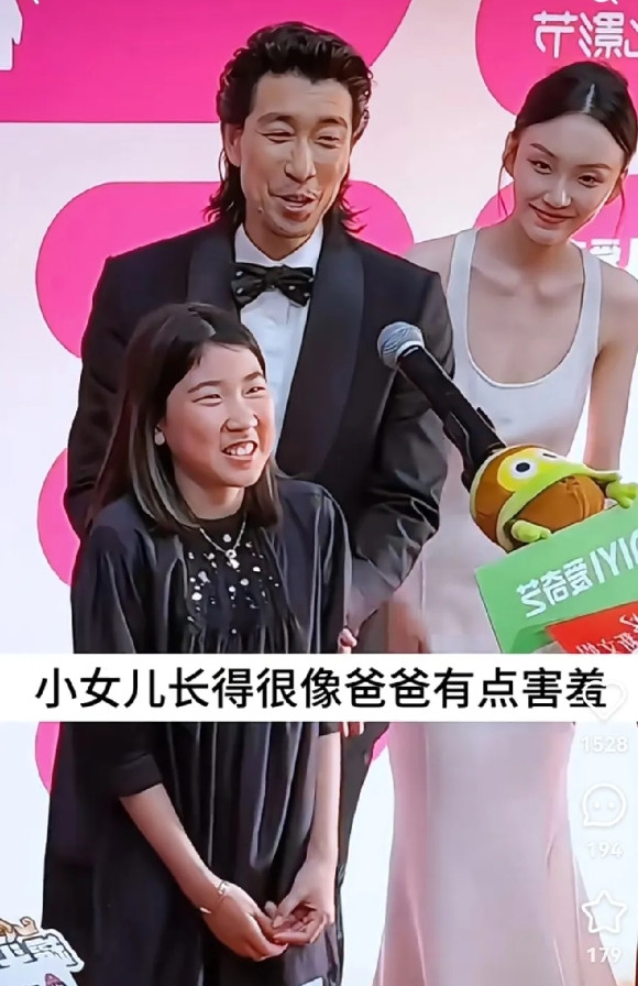 王千源当年娶了一个大美人，所有人都盼着他们将来的孩子能遗传他媳妇的好长相，没想到