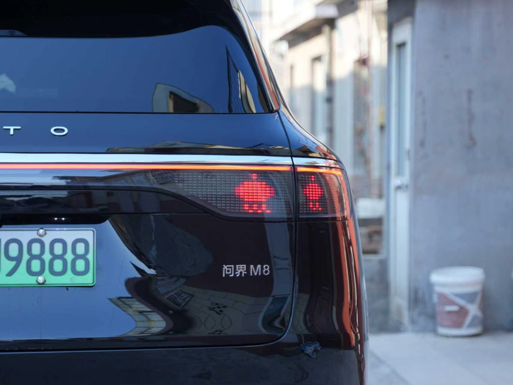 车牌上有好几个8说的不就是我的车吗？