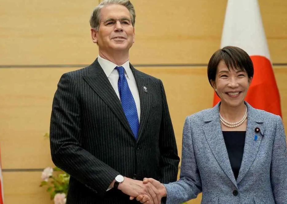 美联储突然加息，把日本央行逼进死胡同：加息财政崩盘，不加息汇率崩盘美联储时隔