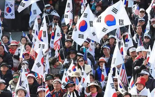 韩国名声彻底毁了！联合国教科文组织以证据不足，不但撤销了韩国泡菜、燃灯会、端午祭