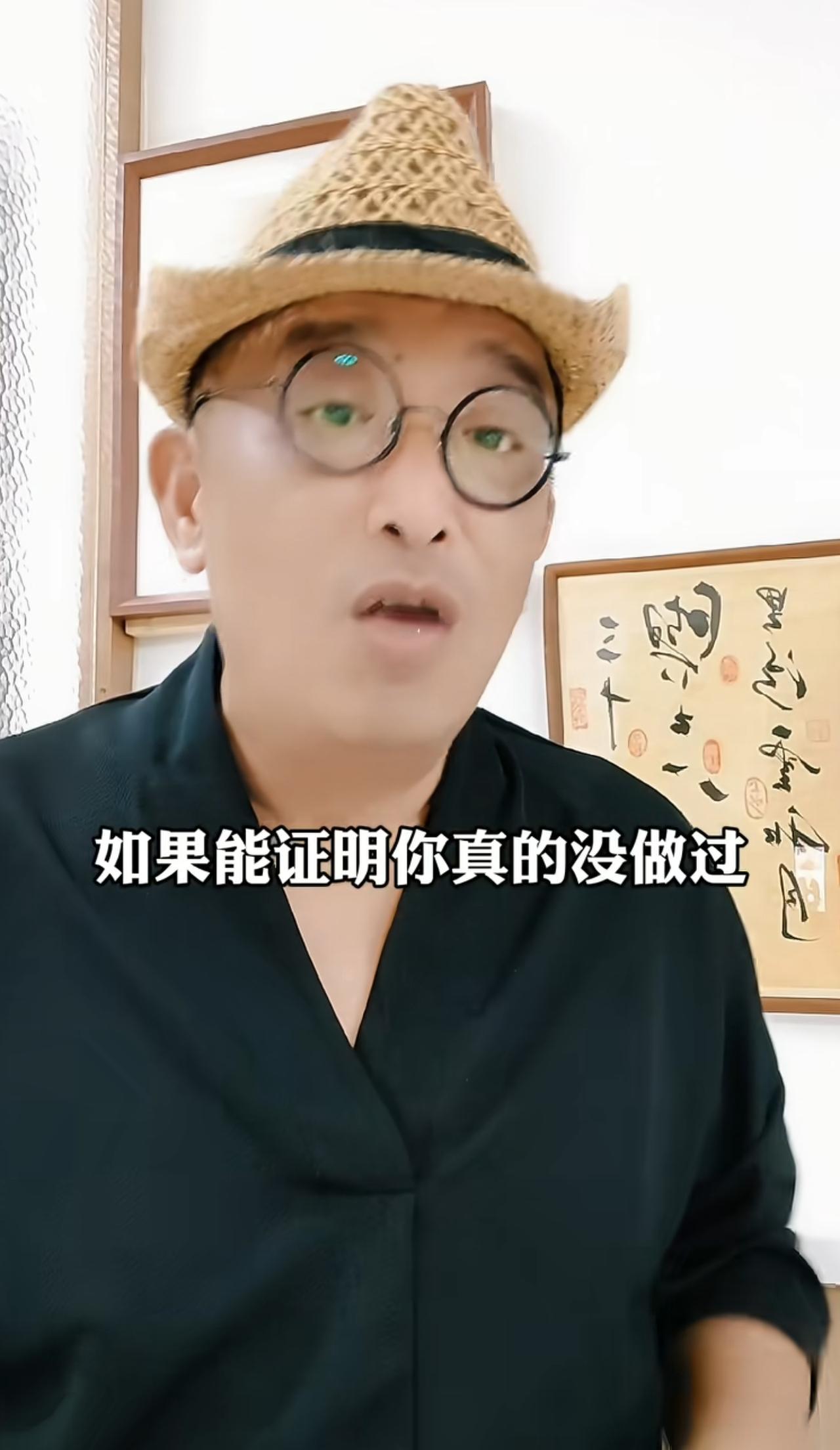 导演老杜之前发了条视频，说何云伟疑似在海外给虚拟币站台。结果内容直接被投诉下架了
