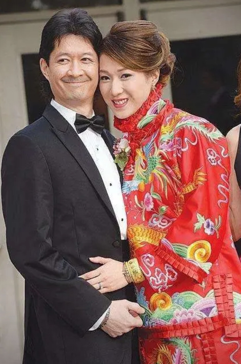 明星艺人婚姻难道都这么难以维持嘛，旁人也就罢了，就连生了两个孩子TVB女神钟嘉欣