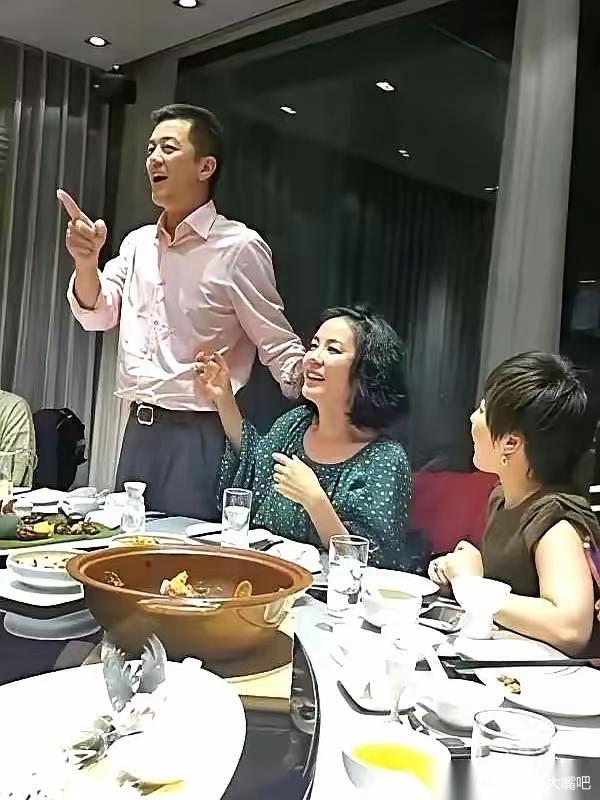 李亚鹏当年，得是给了她多大得安全感，才能让这只鸟儿愿意收起了翅膀。刷到一张王菲