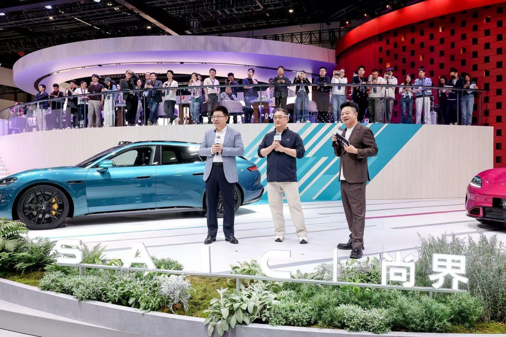 车展采访肖战粉丝不得不说尚界这次选代言人真有眼光。肖战那种沉稳内敛又敢于突破的