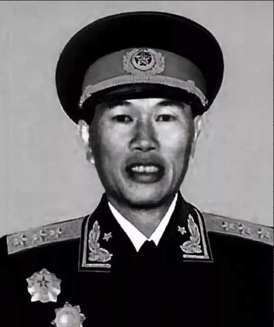 1977年，组织派人找到邓华，想让他去当军事科学院副院长。来人问他有啥要求，邓华