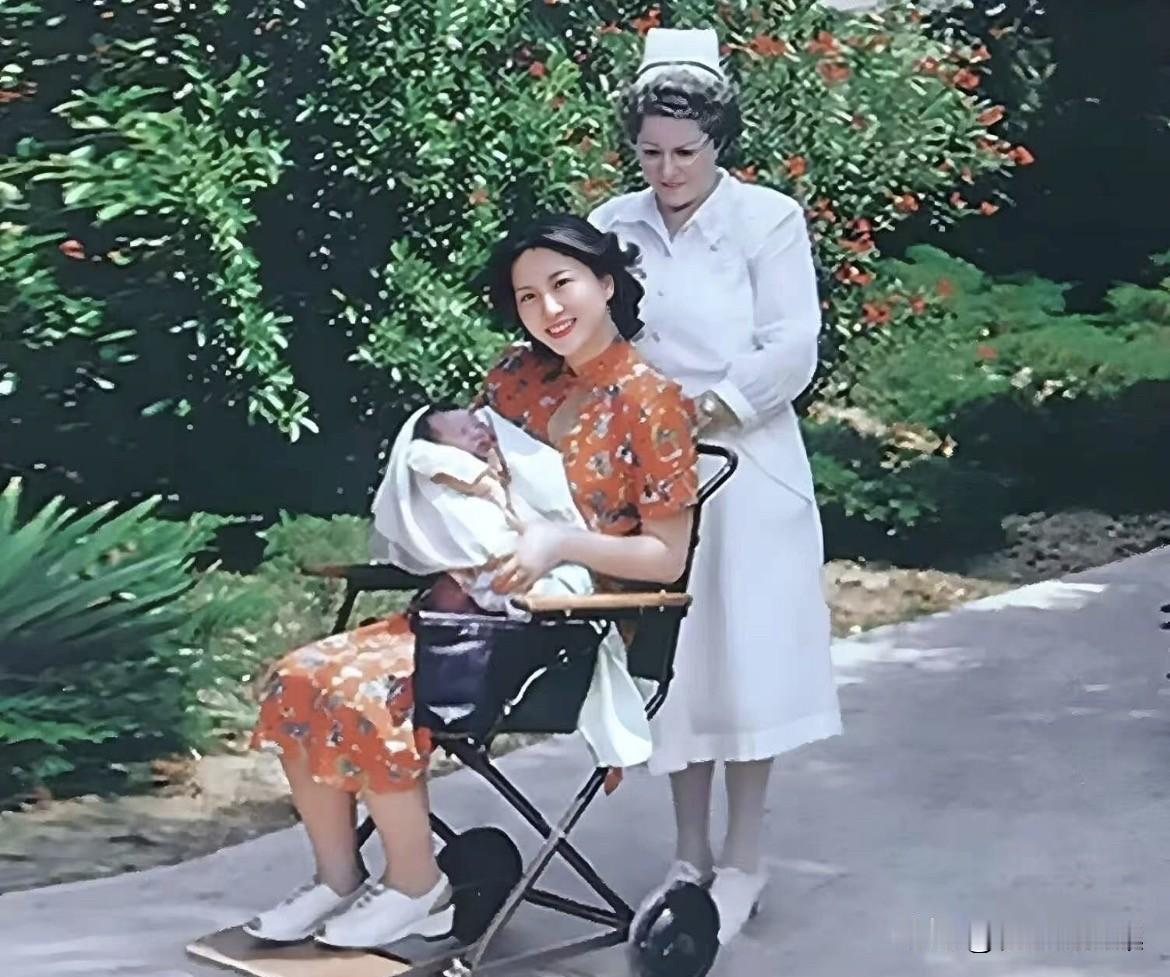 1950年6月26日钱学森与蒋英的女儿钱永真在美国加州出生。照片为蒋英刚产后不久