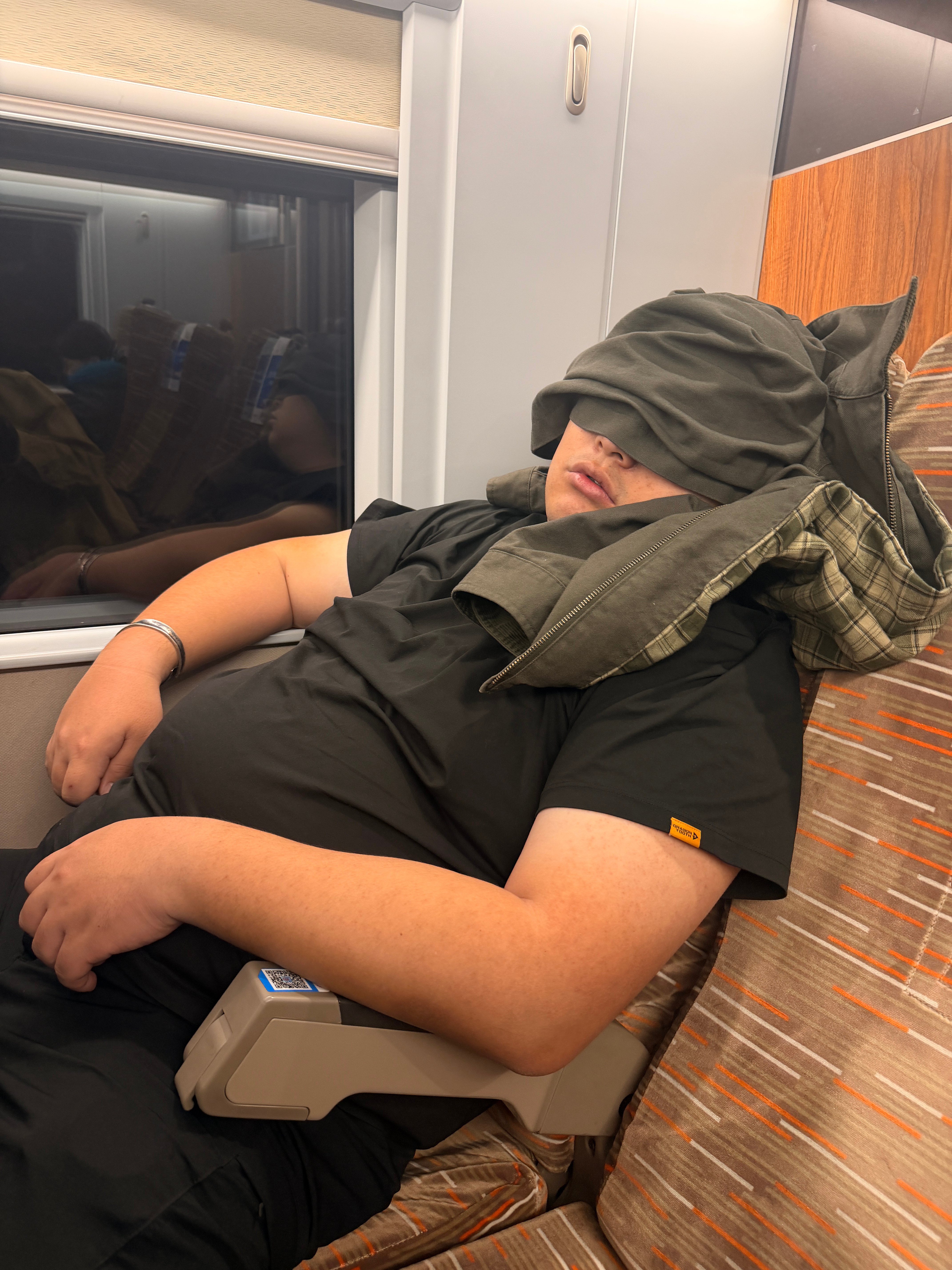 大晨这个睡姿，绝了长沙有什么好吃的啊？朋友们！我感觉我每次去长沙，都没有吃到好吃