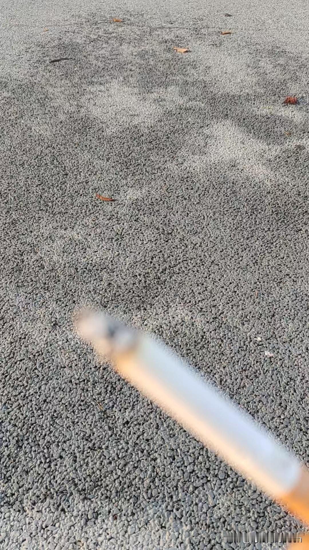 肺癌的致病因素是什么?肺癌致病因素还挺多的。吸烟是重要致癌因素，45岁以上吸烟