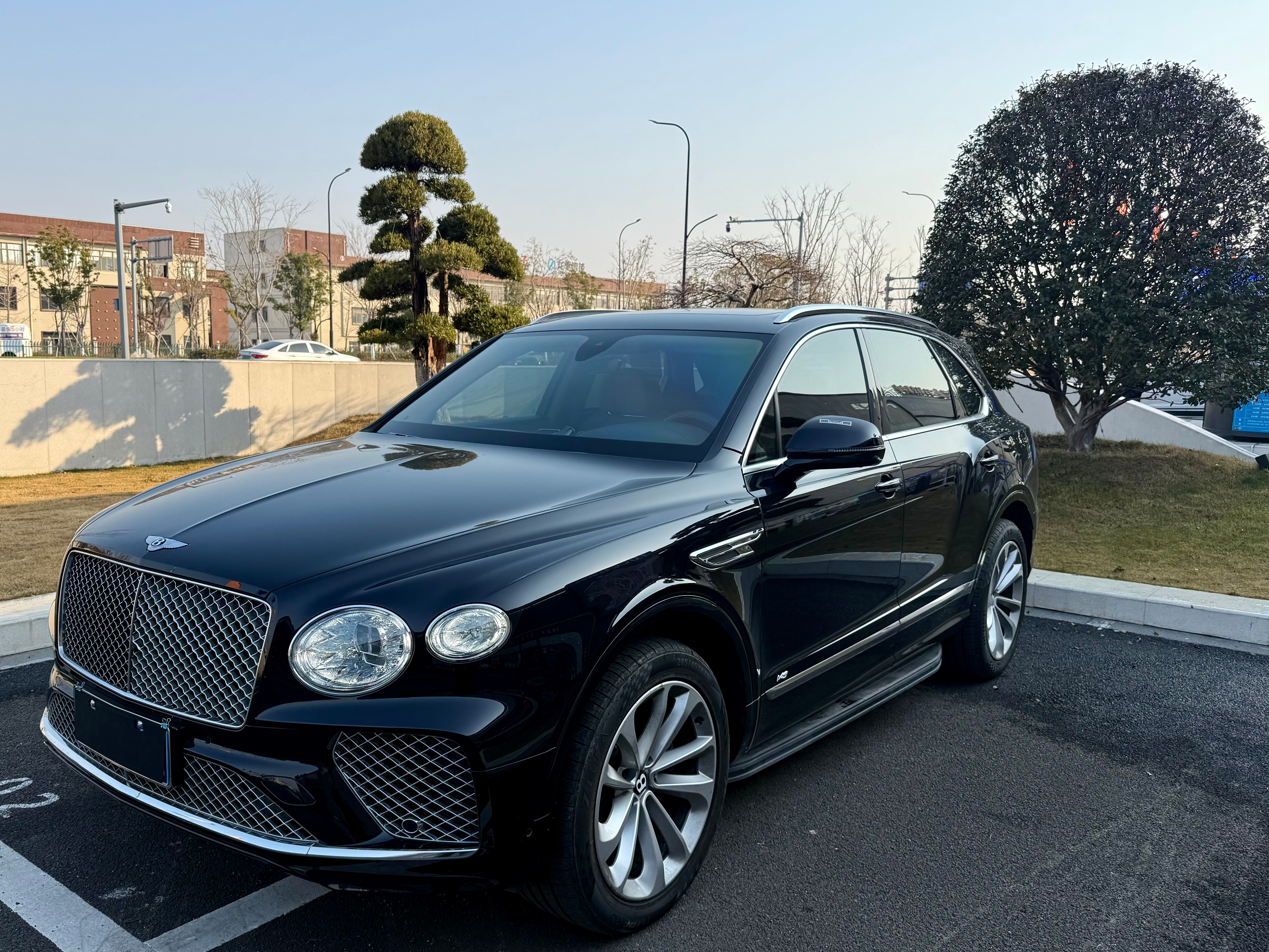 宾利添越0事故0理赔，安全行驶5.4万公里，一手开下来，不用购置税，不用豪车税，