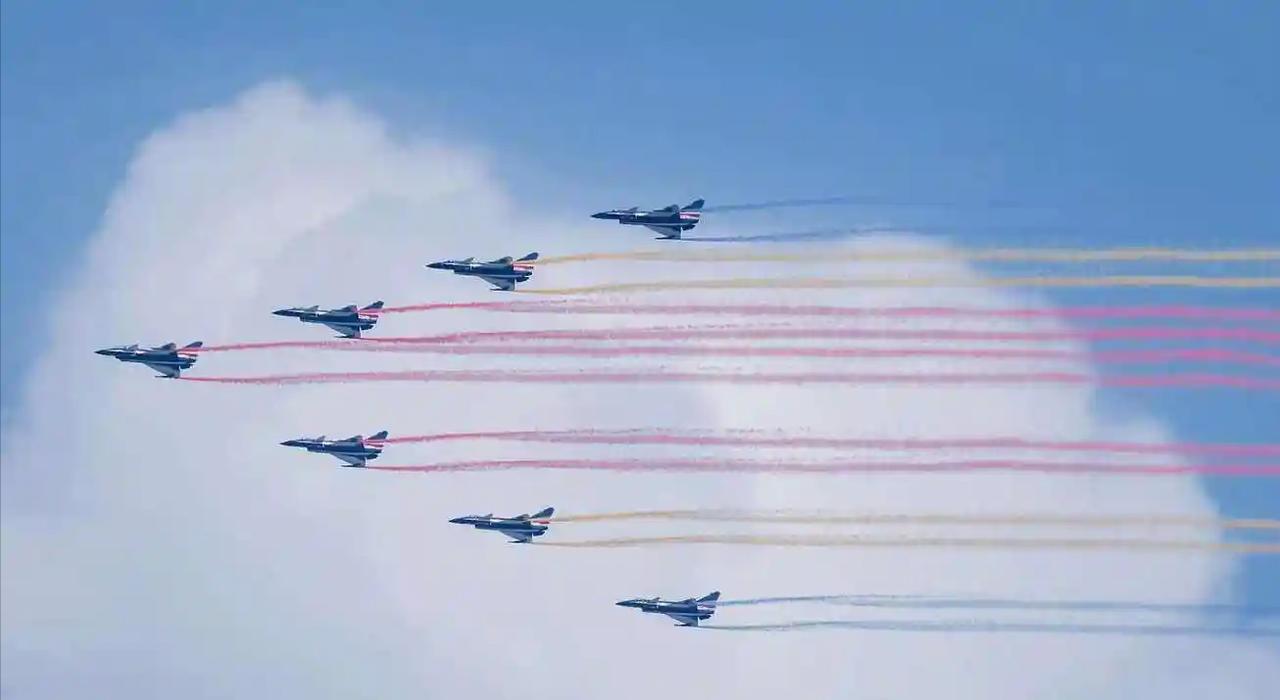 当华盛顿还在为债务上限和国防开支焦头烂额时，一个惊人的历史逻辑正在浮出水面。这可