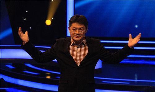2007年，央视主持人张斌，正在直播奥运新闻发布会时，他的妻子突然冲上台，拿起话