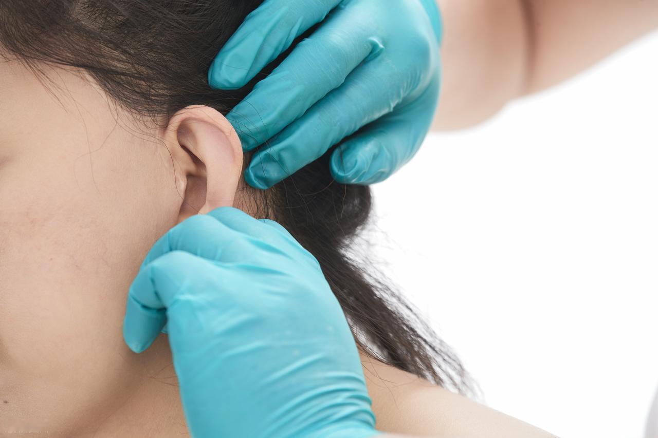 身体出问题，耳朵先知道？耳朵频繁瘙痒，或暗示4种疾病，要警惕耳朵总是会发痒吗