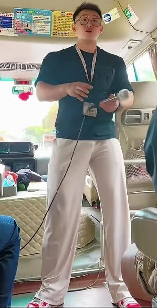 我发现现在每个行业都真的太圈了，连导游都必须是颜值高身材好的，这个应该是导游里面