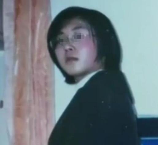 辽宁夫妻跑断腿借7万送女儿去德国留学，本想光宗耀祖，21年未见，没想到二十一年杳
