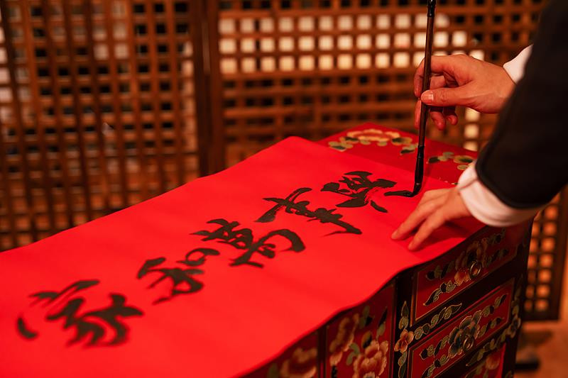 贴春联原来有这么多讲究【今日宜贴春联！这些细节，看看你做对了吗？】春联如何区分上