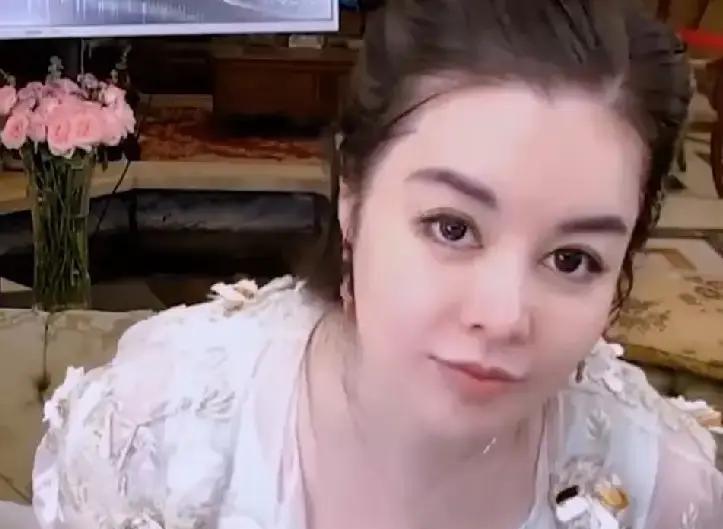 别信网红的分手眼泪。那可能是她计算好的爆单闹钟。于文红3月初官宣恋爱，不到两