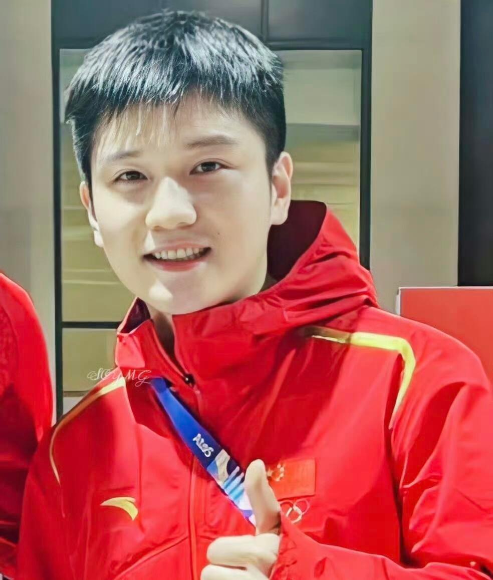 我很喜欢看樊振东的杂志访谈，真诚且深刻，充满着对自我对人生对输赢哲学般的思考。这