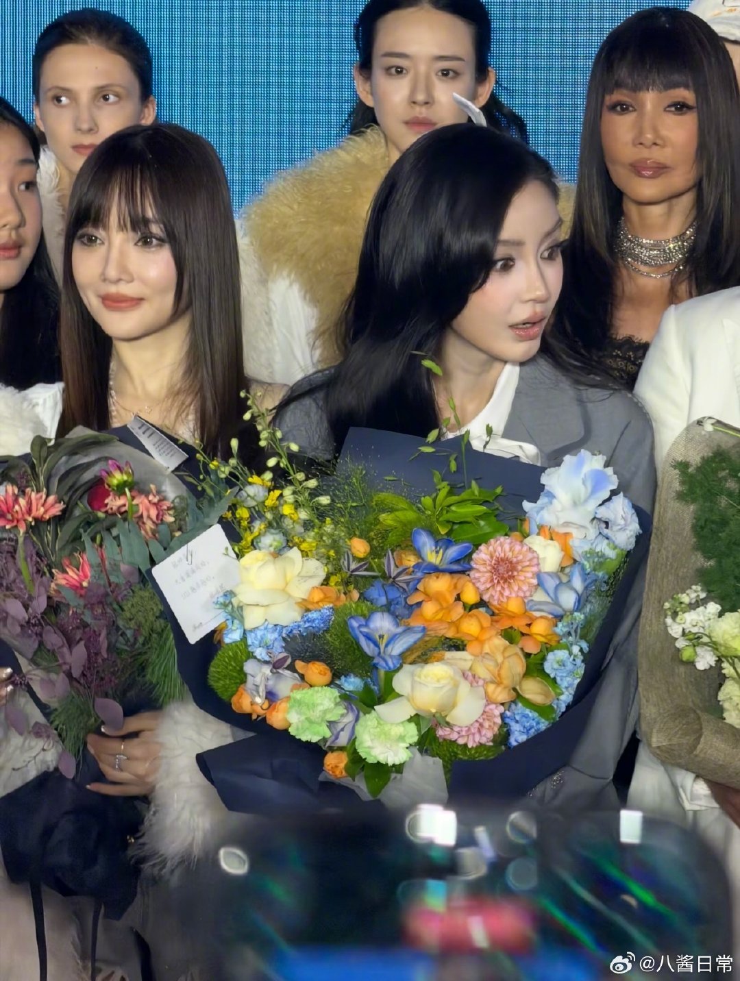 Angelababy李小璐今日活动同框路透Angelababy、李小璐今日活动
