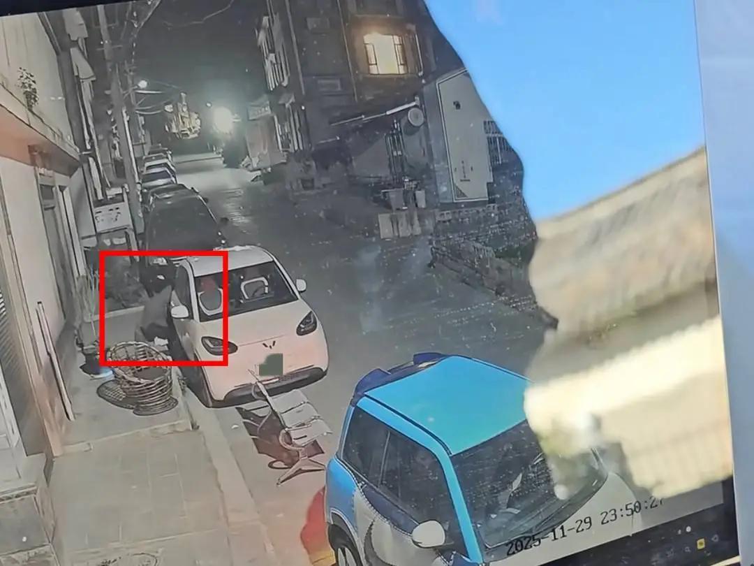 太黑心了！租车恶意划伤2025年11月29日晚，游客王先生在大理租车后，车辆被