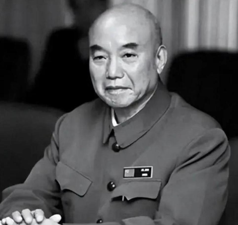 🌞1939年，萧克不顾反对处决一司令员，不料宋时轮、邓华相继弃他而去。说起