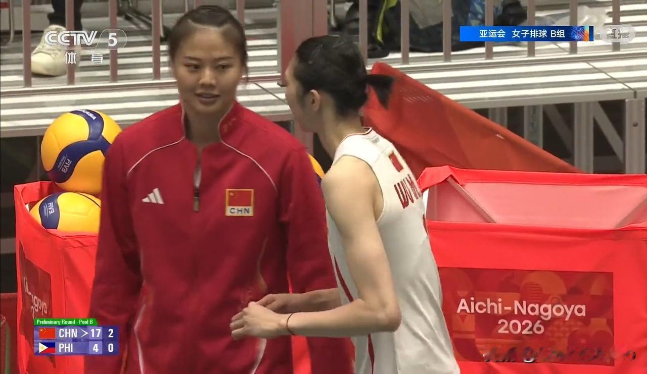 亚运会首场3-0菲律宾，吴梦洁、张籽萱状态不佳，全员拦网不在线，龚翔宇上来把郭中