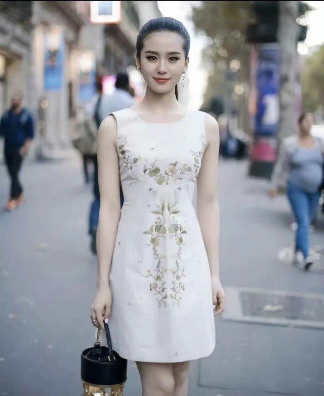 我一直认为杨颖刘诗诗这样才叫大光明，中分的都不算，要从头发鬓角开始梳，因为中分也