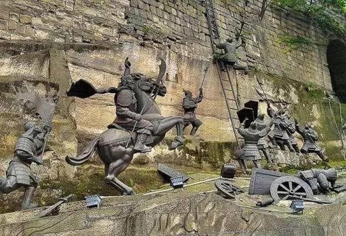 忽必烈承诺不屠城，32位将领却拔剑自刎。1279年正月，坚守了整整36年的钓