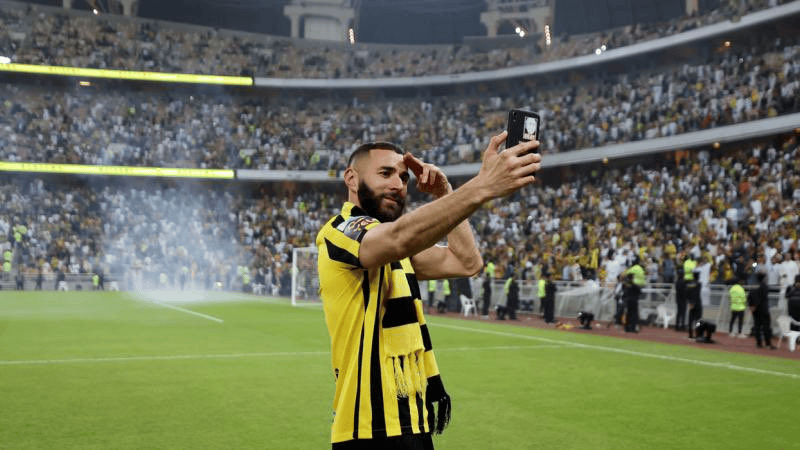 本泽马不满吉达联合新合同：薪水为零仅靠肖像权收入