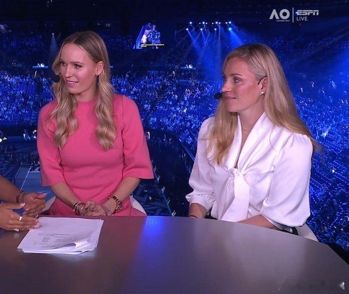 澳网女单决赛的解说嘉宾科贝尔和沃兹尼亚奇，分别是哪一年澳网冠军？这很澳网萨巴伦卡