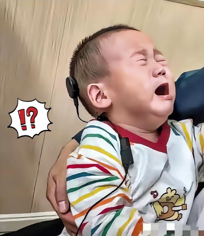 没想到上人民日报了！广东深圳，一岁的听障宝宝戴上了人工耳蜗，上一秒还是安安静静的