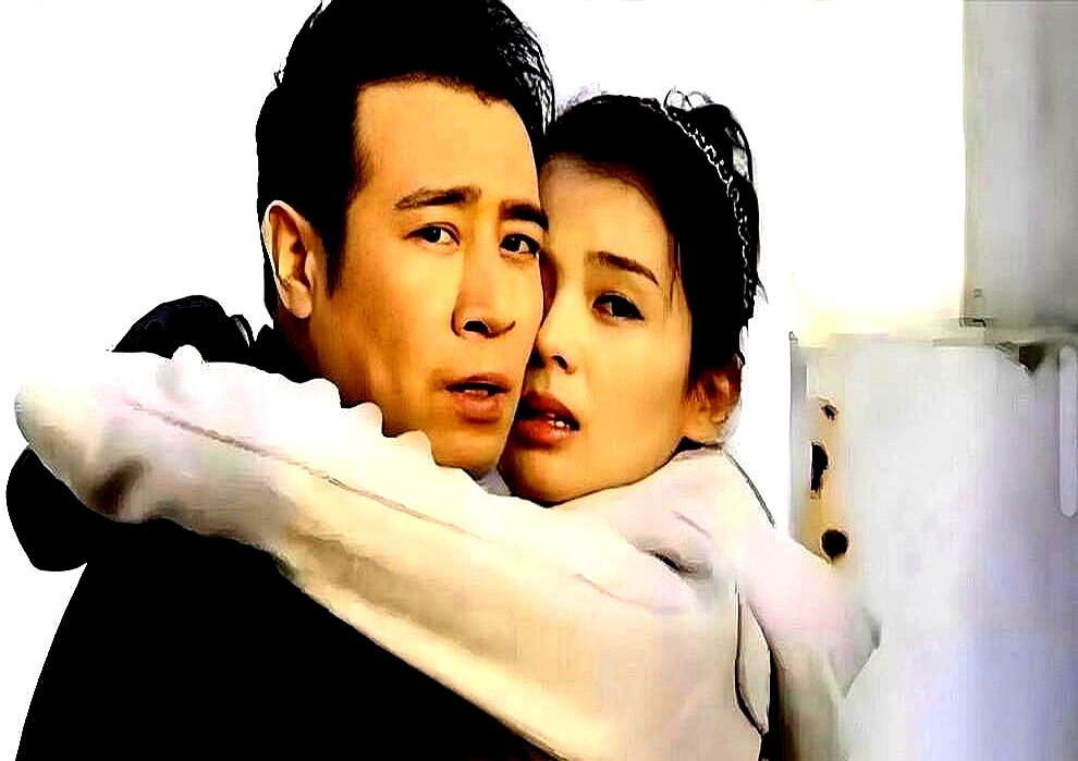 观众以为是神来之笔，真相是刘涛被烟味顶得受不了了。拍《下一站婚姻》时刘涛下意识一把推开于和伟。这根本