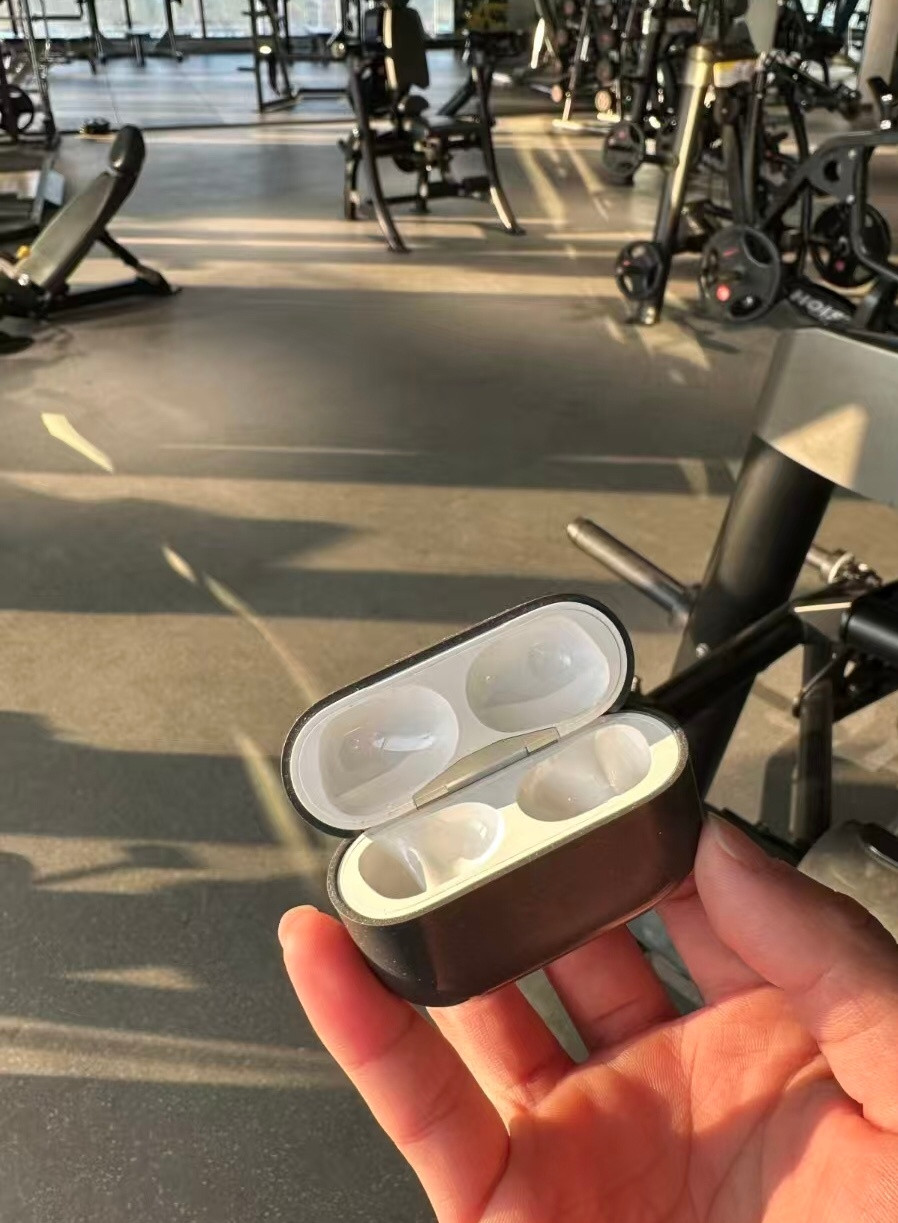 健身房地狱开局belike出门前特意准备找了很久的耳机到了健身房发现只剩一个耳