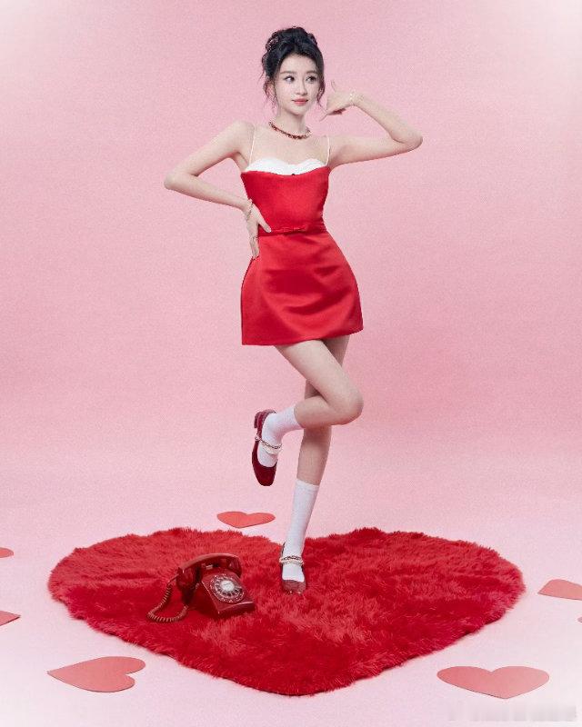 孙怡什么时候才能原谅现偶孙怡简单一个回眸，就勾起满满青春回忆。从破碎感拉满的黎璃