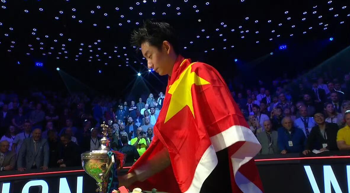 北京时间2026年5月5日凌晨，22岁的中国小将吴宜泽在斯诺克世锦赛决赛中18-