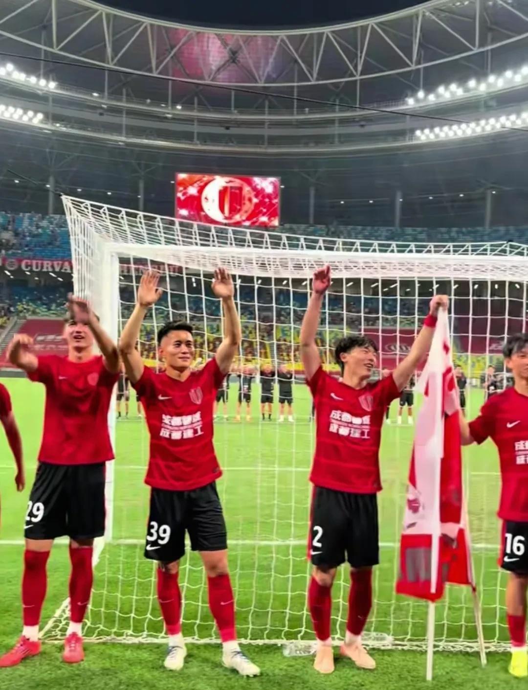中国第一带刀后卫，胡荷韬当之无愧，胡荷韬作为一个边后卫能上能下，前11轮成都蓉城