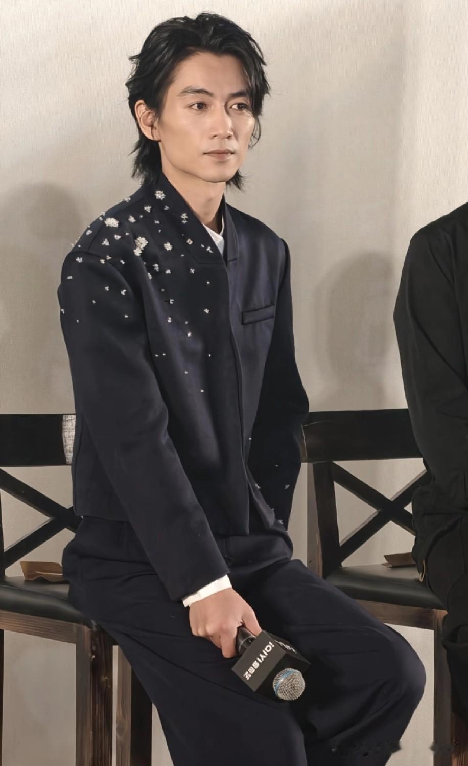 陈晓粉丝这下尴尬了！以前晓哥哥眼里没光，说是因为陈妍希拖累的。可现在离婚