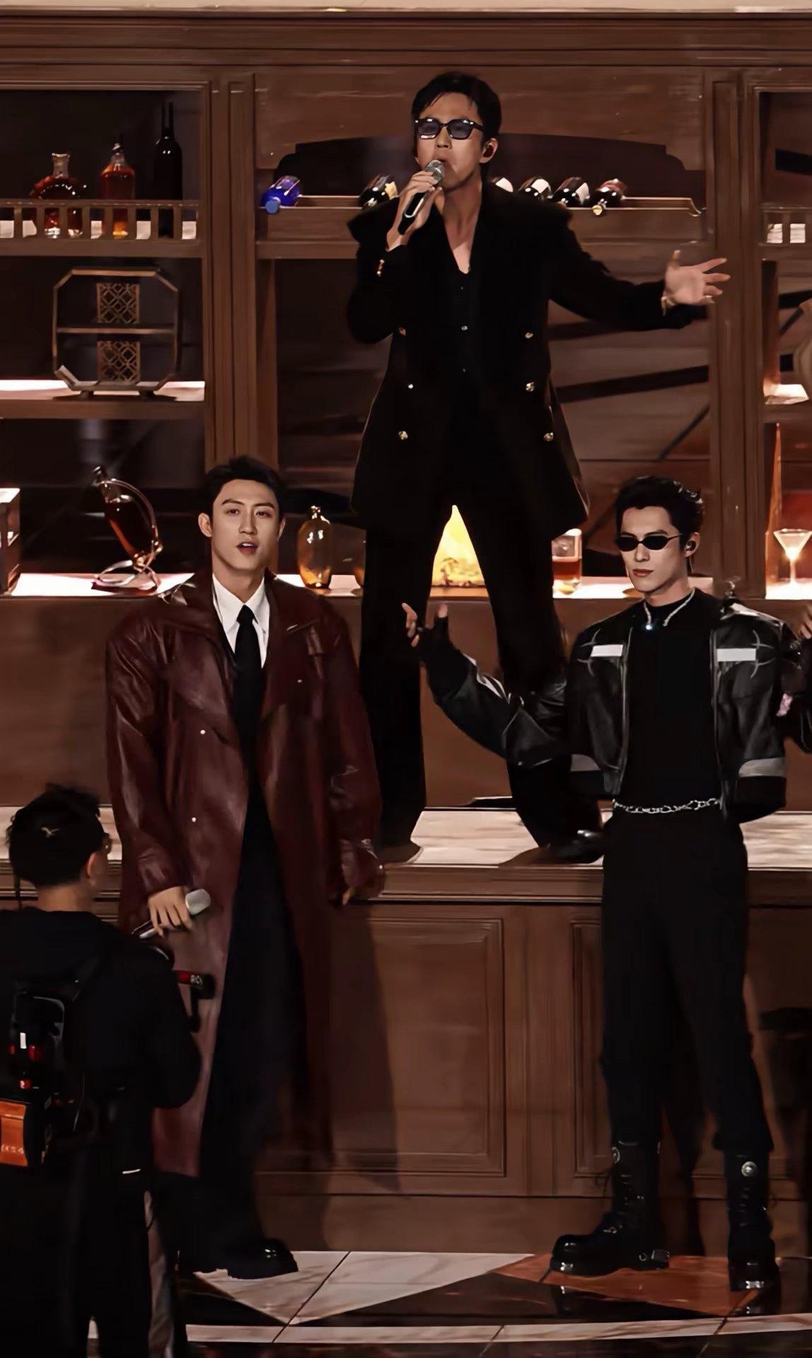 20，30，40岁E人的状态。