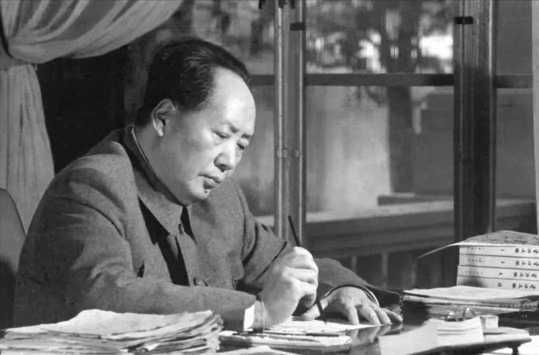 1960年初，中国、尼泊尔就珠穆朗玛峰归属问题再度展开谈判，但尼泊尔首相寸步不让