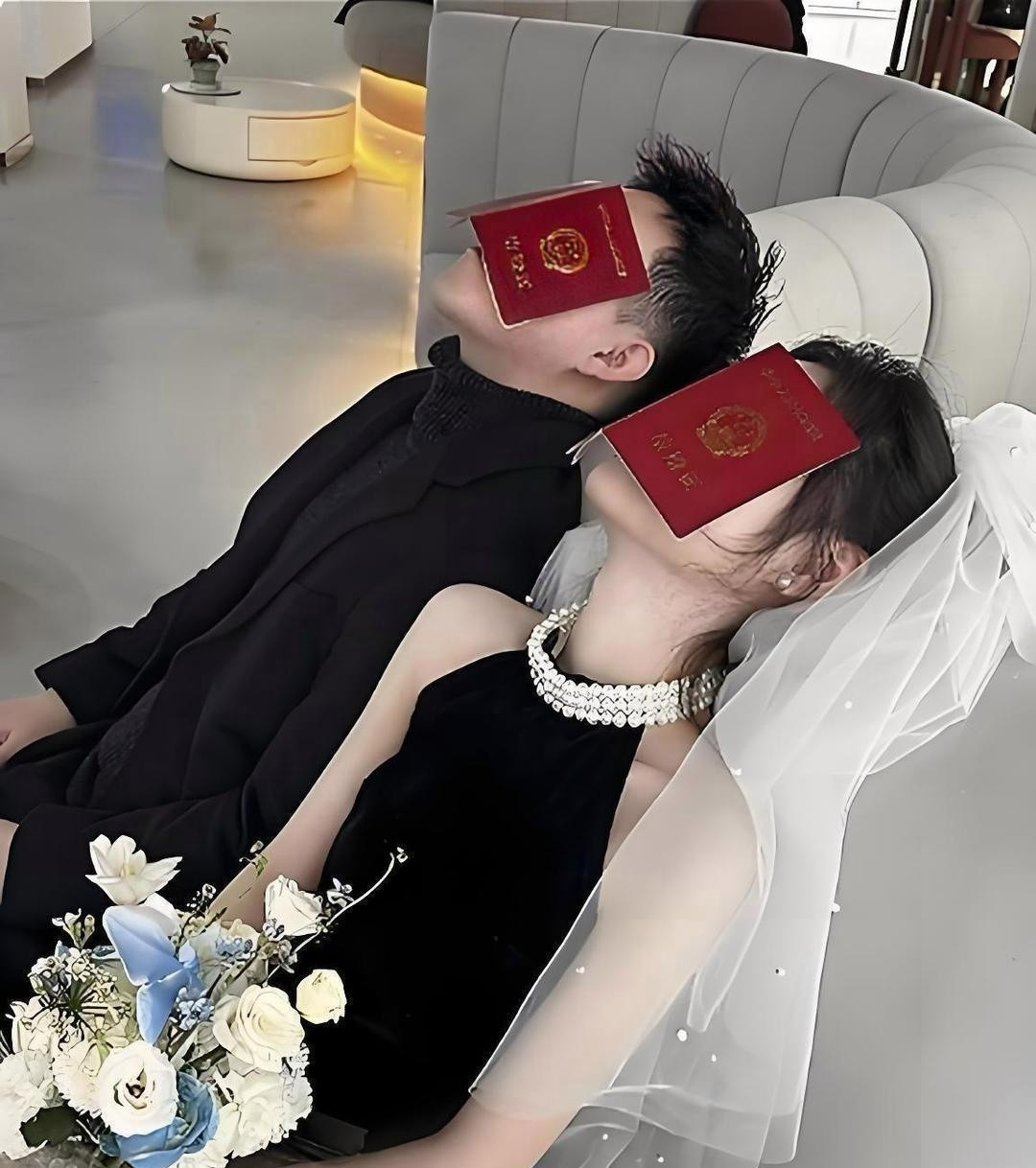 记录者新婚姻法一出台，可把一些人吓坏了，紧张得不行：1，婚后夫妻一起还房贷，车