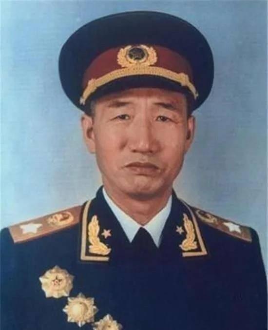 面对日军突然袭击，陈赓提议立即撤退，徐向前坚持命令部队原地待命，不允许突围！1