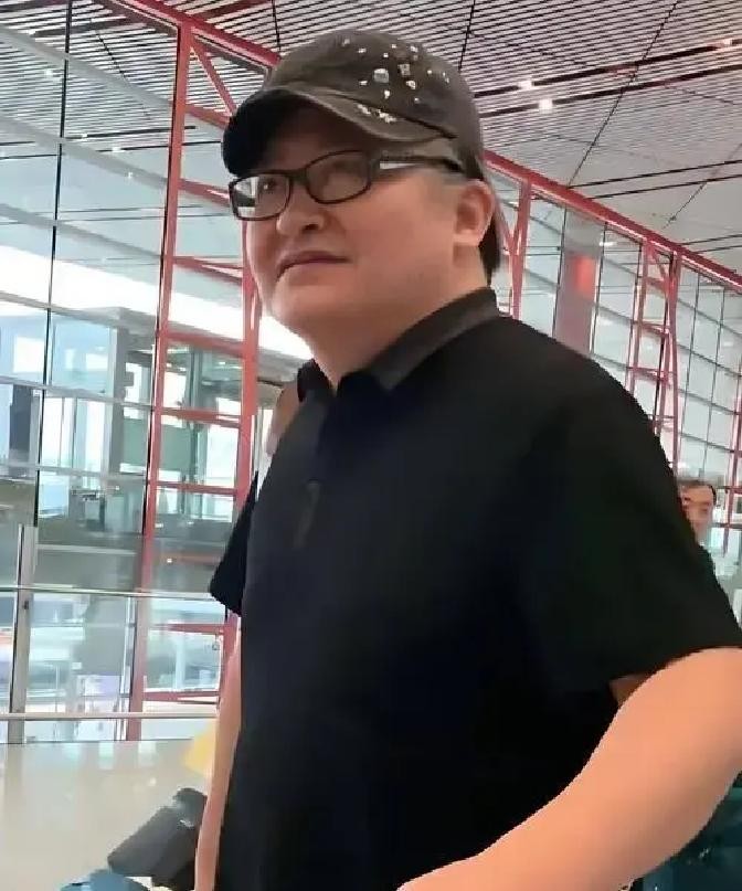 最近网上有位大学教授，说刘欢算不上“音乐家”，顶多是个“实力派歌手”，还说论乐坛地位，周杰伦远在他之
