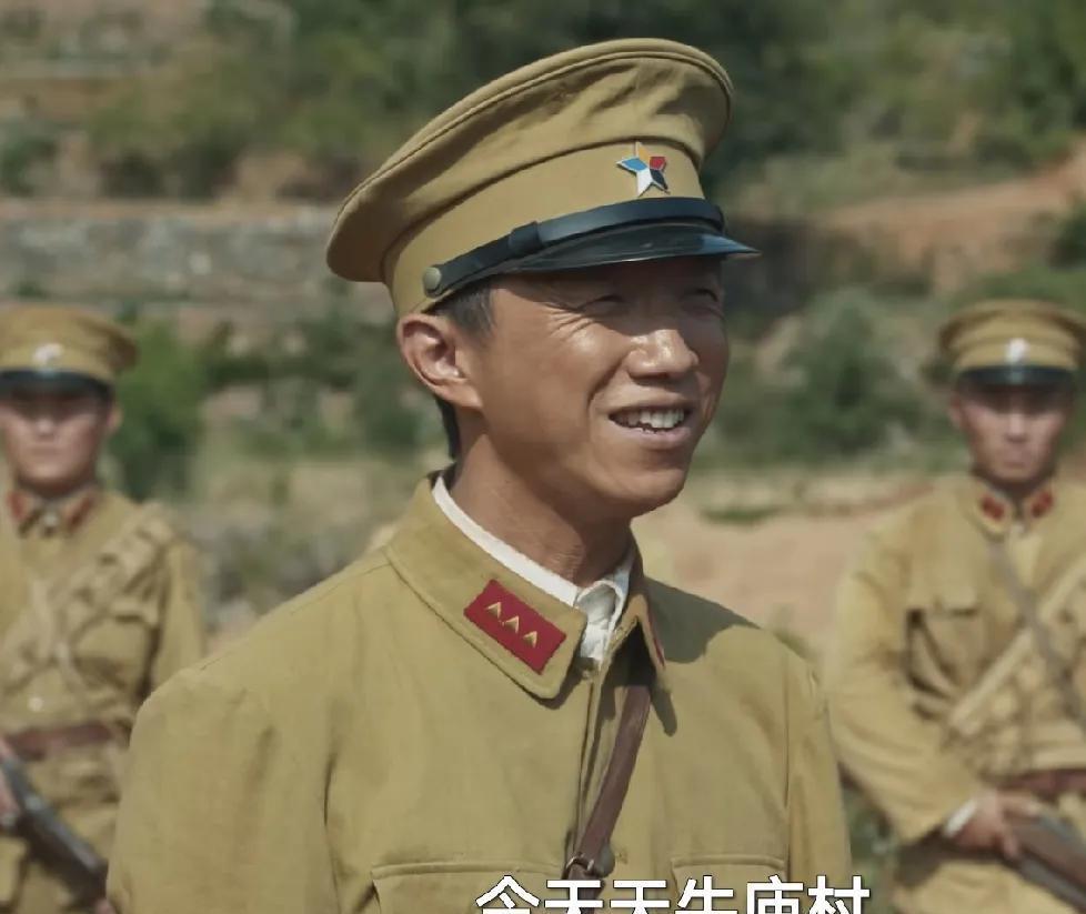 宋家腾堪称《生万物》的“天选”腻味。一脸坏笑、贼眉鼠眼的样子看的人来气！但有一个