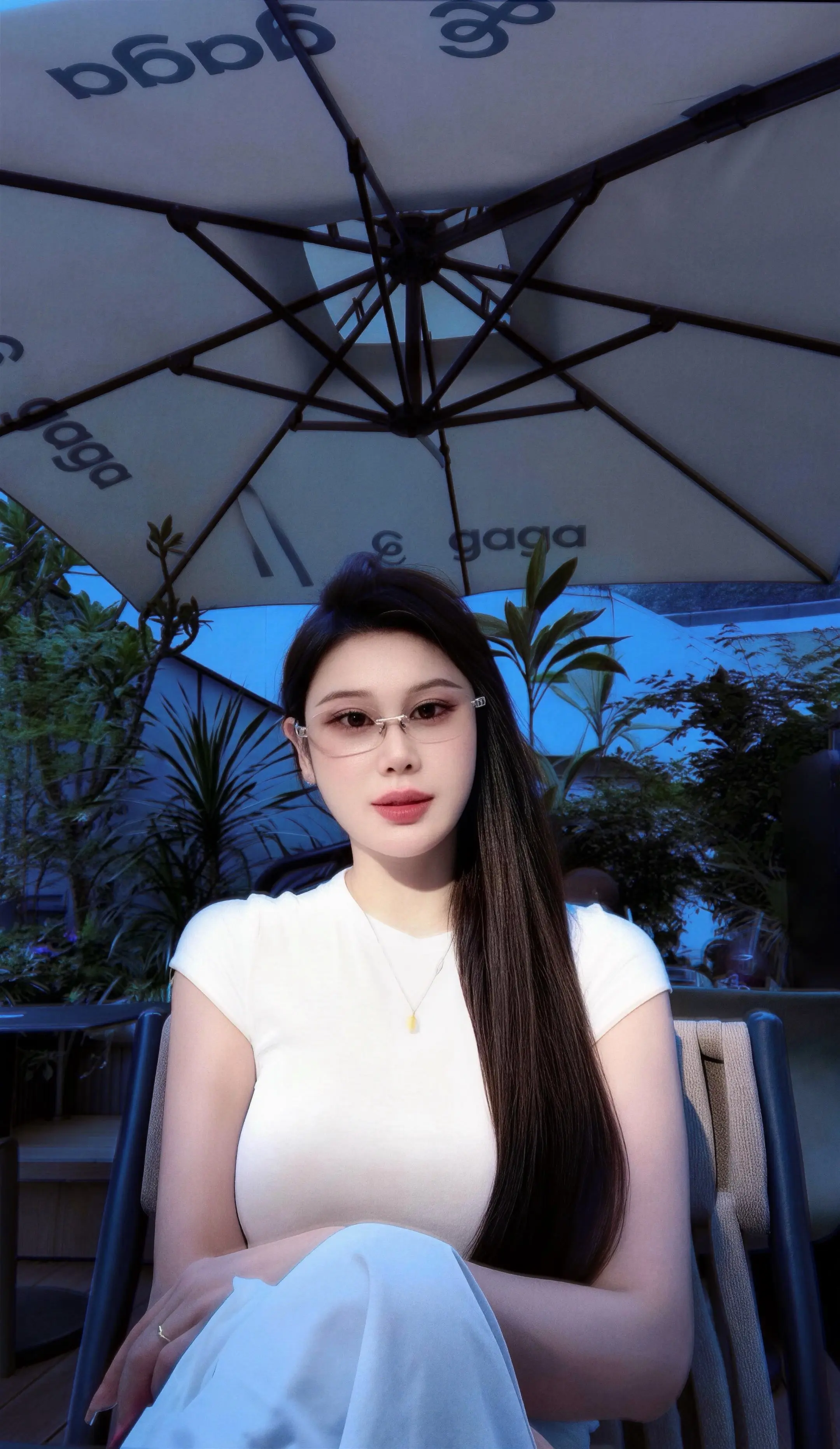 又失眠了吧 别说谎 是缺钱 还是缺爱.