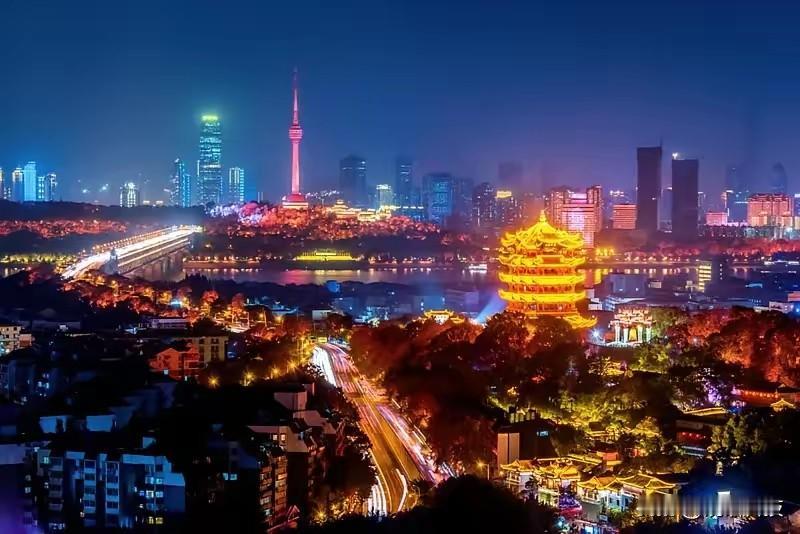 通江达海！“五型”枢纽重塑九州通衢不靠海、不沿边的武汉，正在成为内陆开放的新