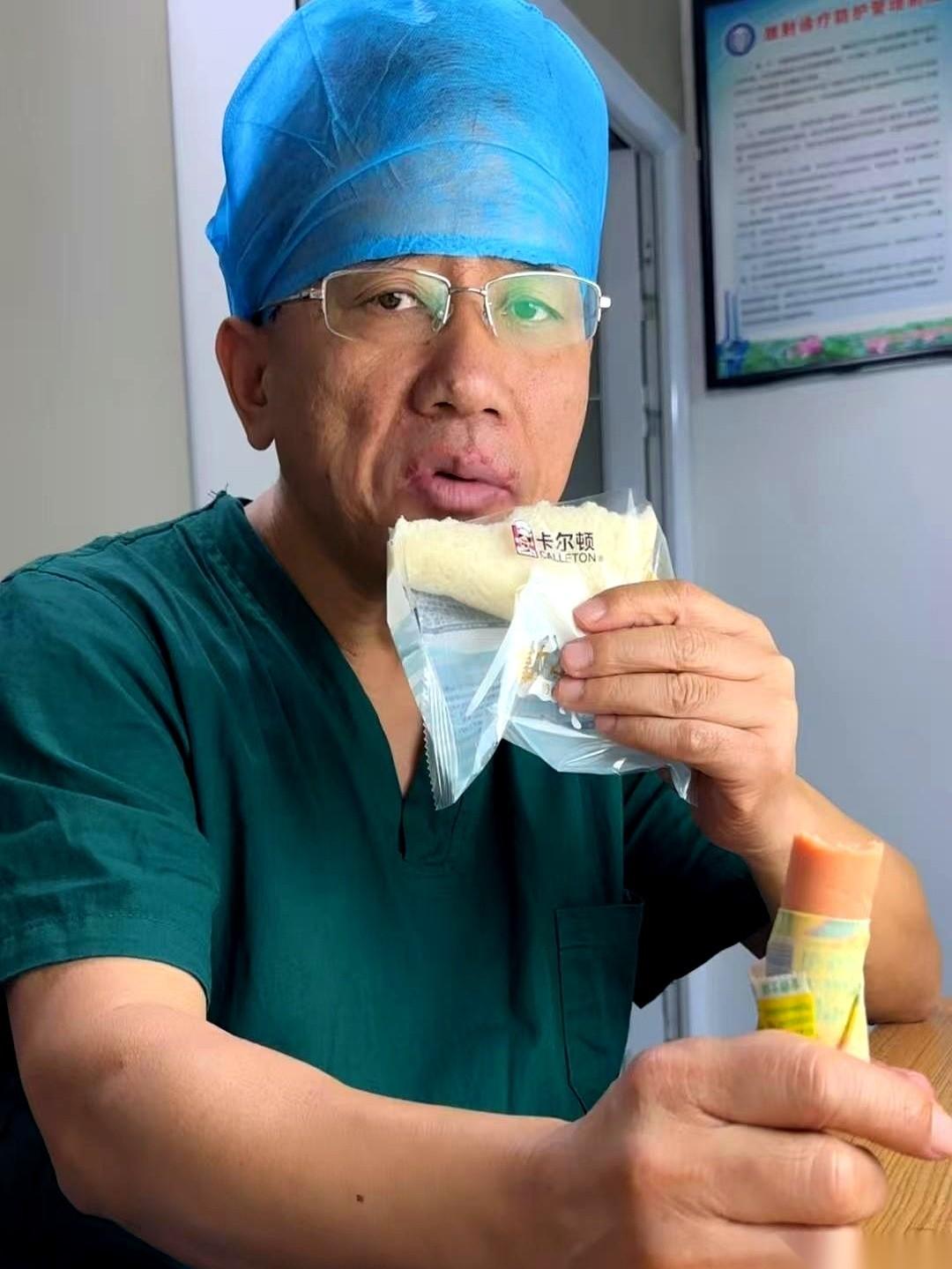 三台手术，连着的。都是肝癌。全都是乙肝没好好治，硬生生拖出来的。刚刷到朋友