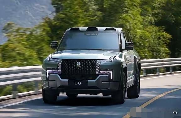 莫斯科修车师傅用扳手敲了敲哈弗底盘，说了句：“这钢板，跟咱家煎饼鏊子似的。”徒弟