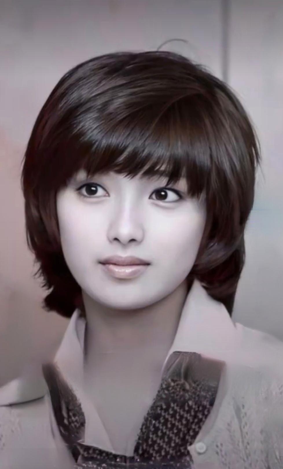 山口百惠在自传中透露：她8年赚了4个亿，可在21岁退隐后，却连6万的包都不舍买。