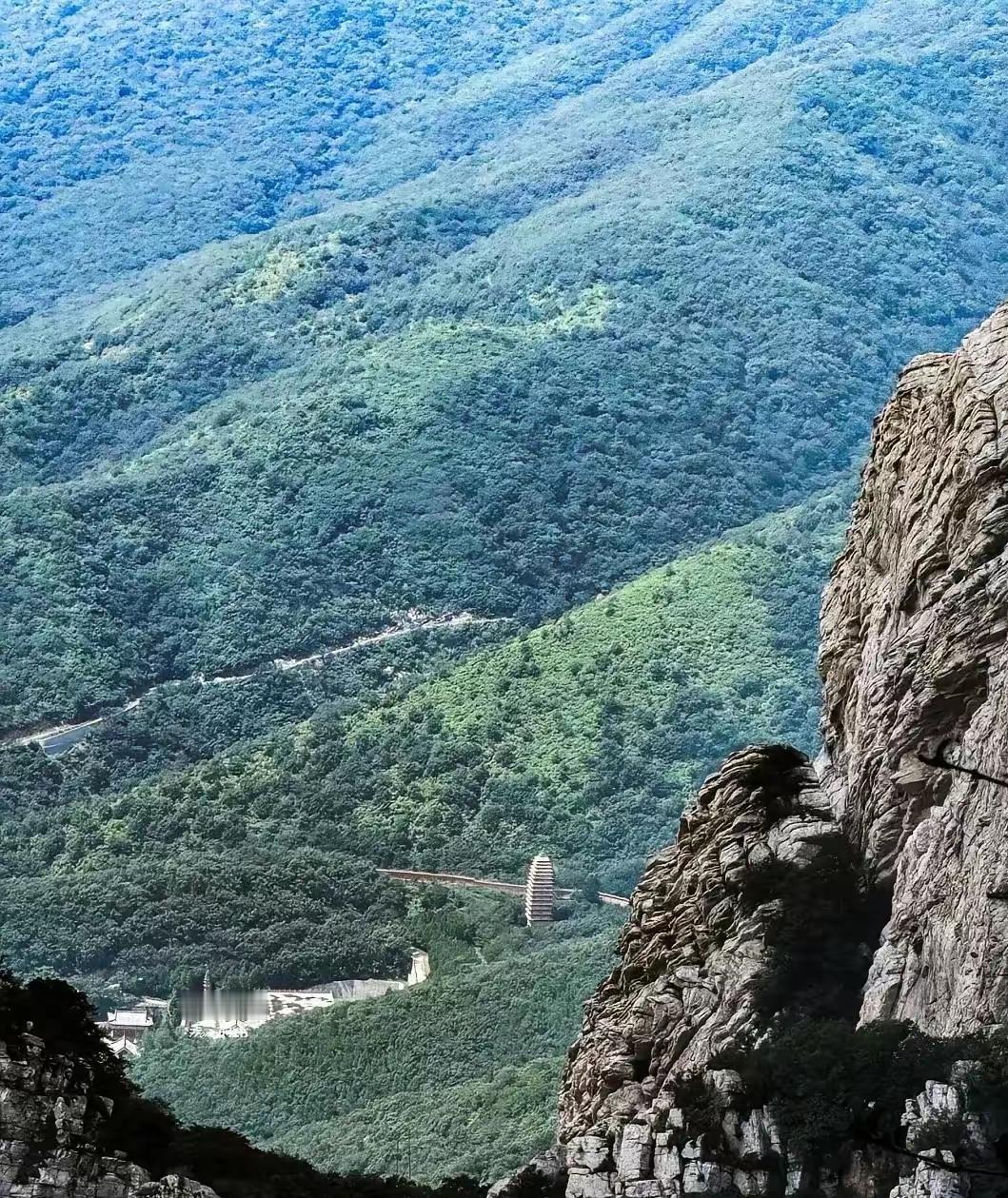 我就因为一时糊涂出了轨，前夫知道后铁了心要离。怎么道歉、怎么哭着求他，他都没松口