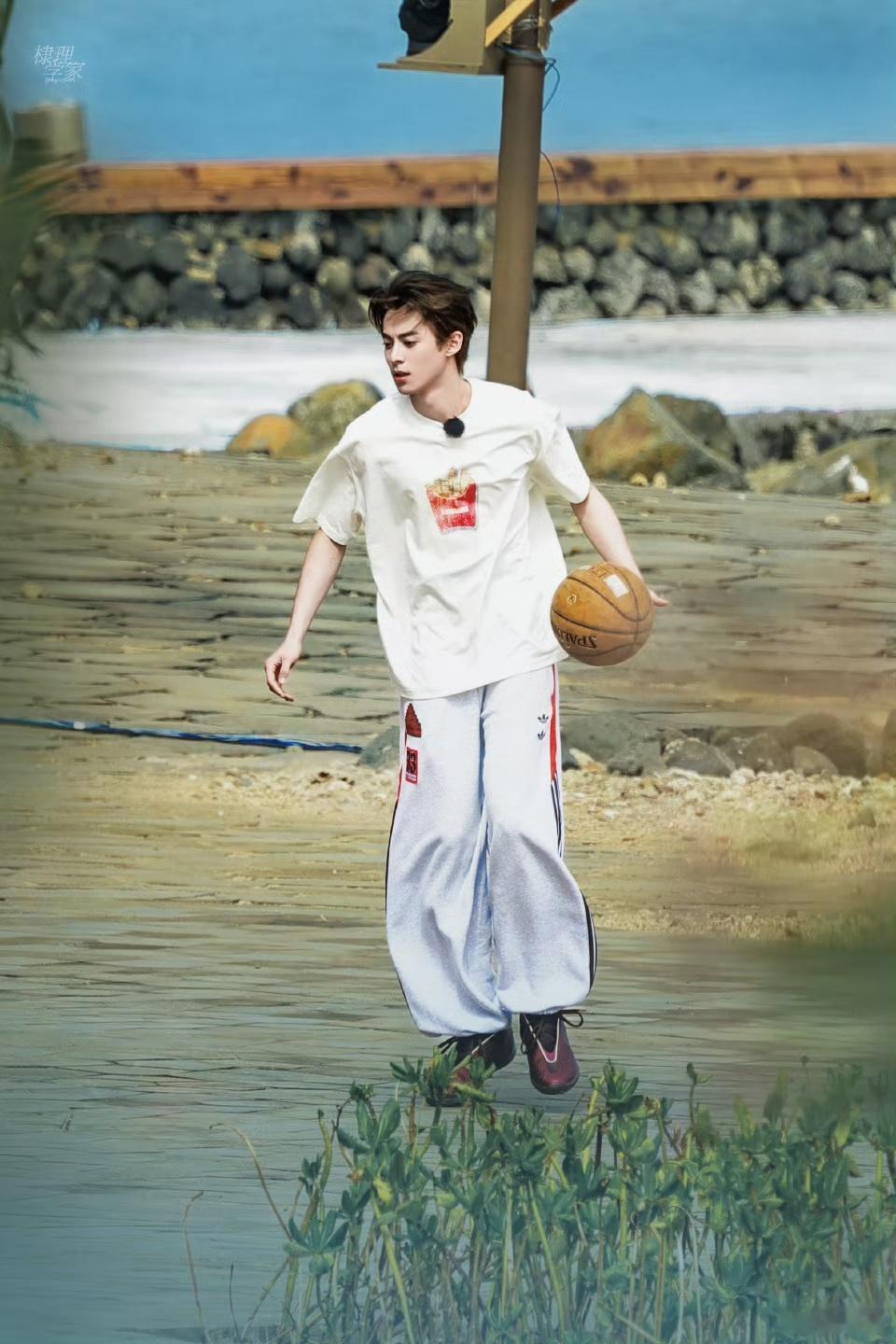 王鹤棣亲爱的客栈官宣王鹤棣亲爱的客栈官宣啦！大年初四去海边寻找新故事，客栈版棣棣