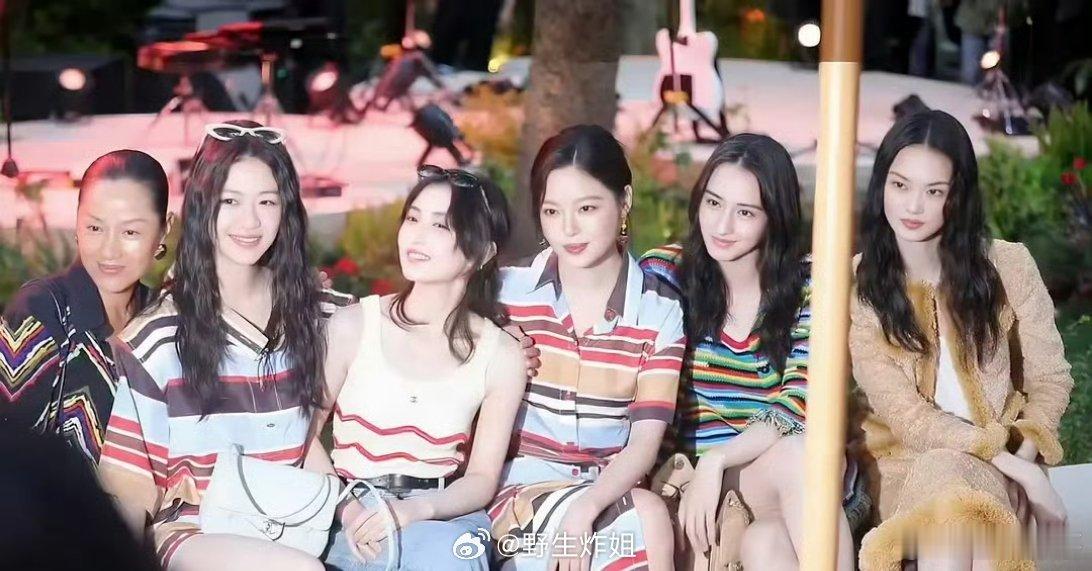 辛芷蕾、张子枫、向涵之、李宛妲这四位在香奈儿活动上的同框合影，谁状态最好？